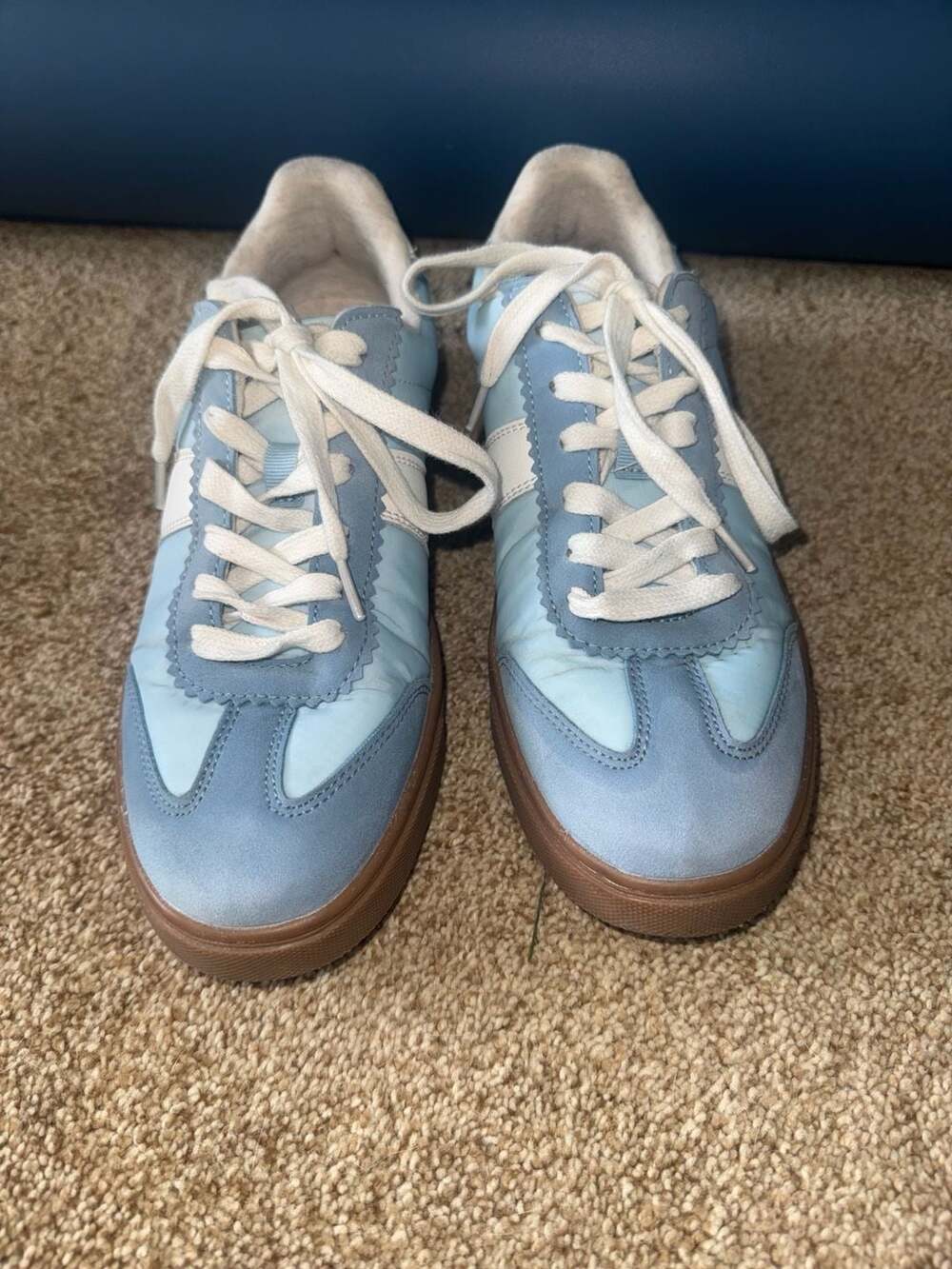 Cushionaire Balance Lace Up Sneaker Light Blue Gum Sole